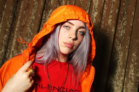 billie eilish boobs on stage|Billie Eilish Strips On Stage To Protest Body Shaming in Viral